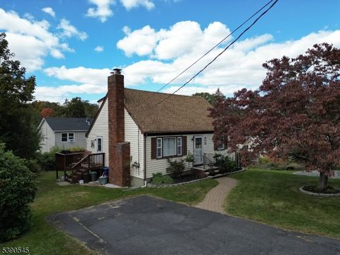 Photo of 131 S Maryland Ave, Jefferson, NJ 07849 (MLS # 3994571)