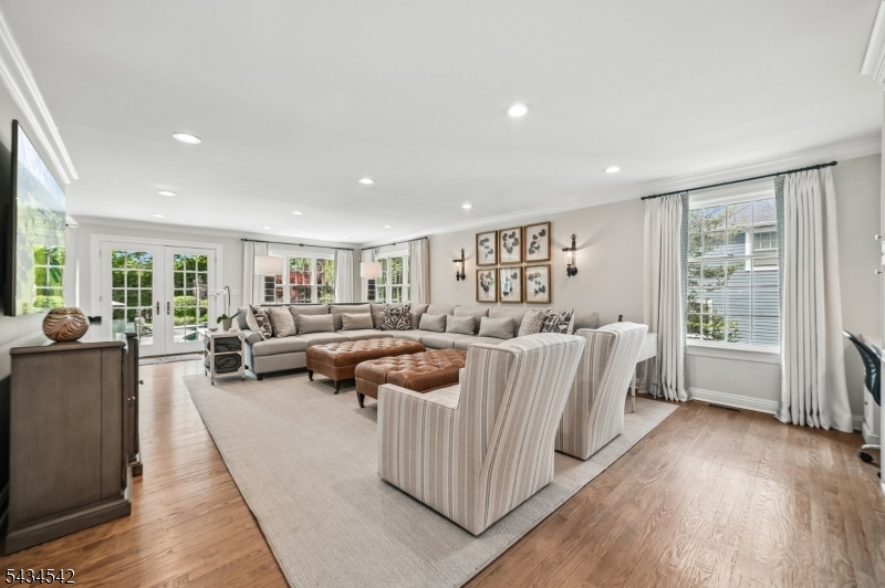 11 Cayuga Way