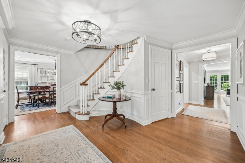 11 Cayuga Way