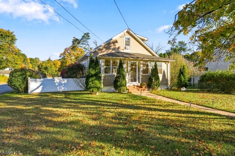 17 Ballantine St