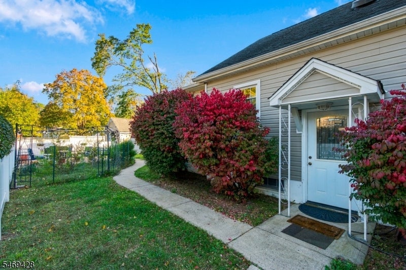 17 Ballantine St