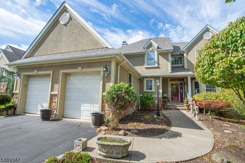 Photo of 2 Witherwood Dr, Hardyston, NJ 07419 (MLS # 3991304)