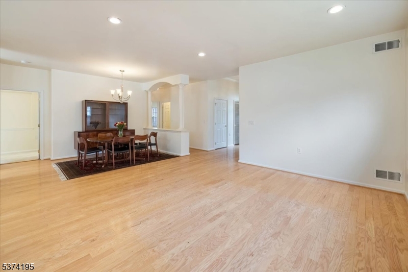 20 Daulton Dr