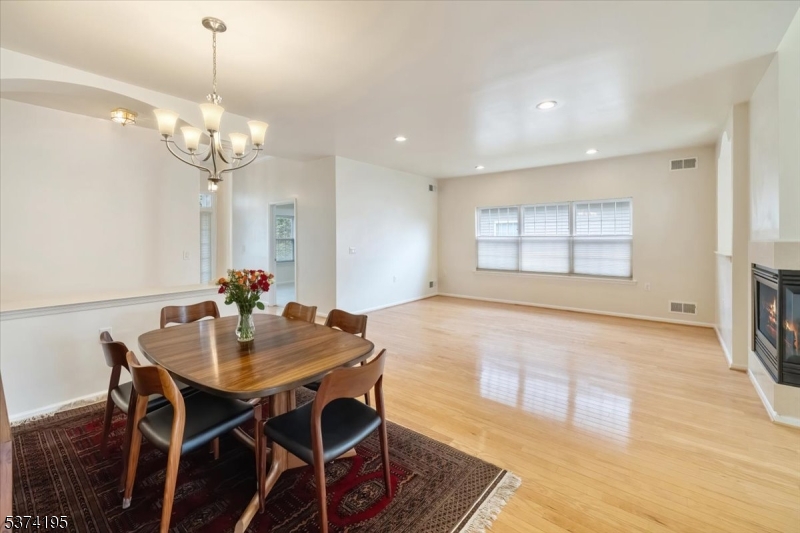 20 Daulton Dr