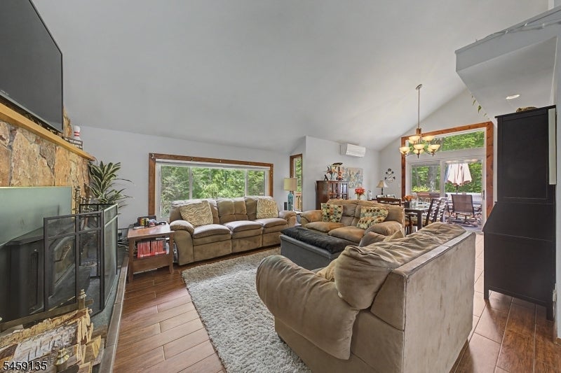451 W Brook Rd
