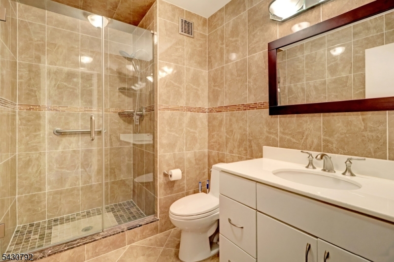2 Claridge Dr. 3LW