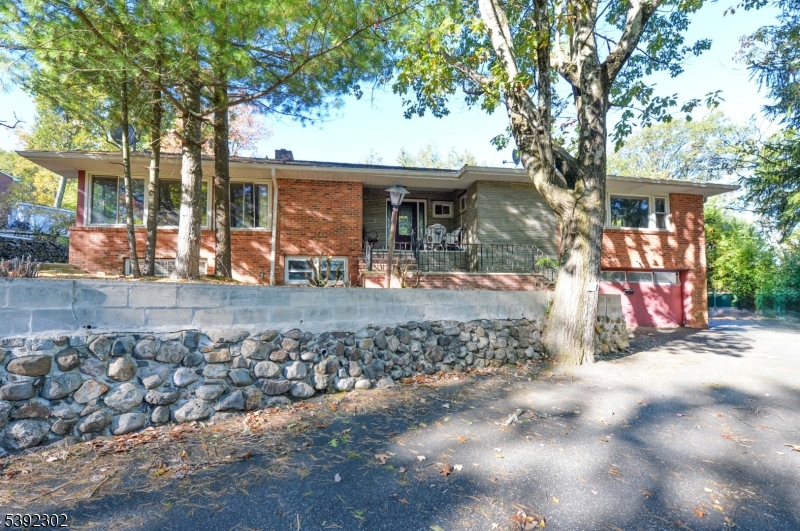 27 Edgemont Rd