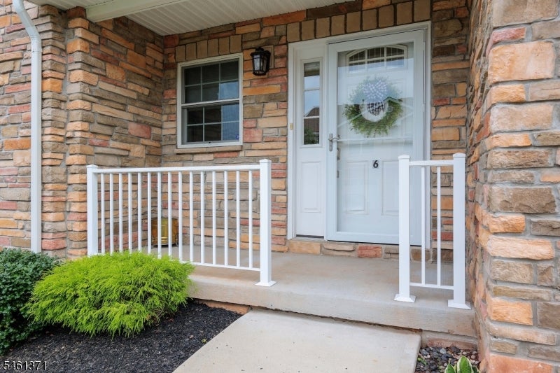 6 Harvey Ct
