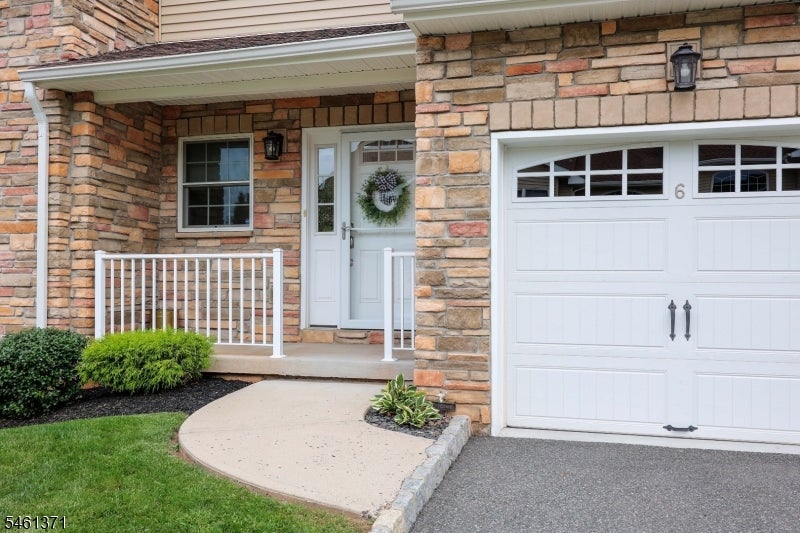 6 Harvey Ct