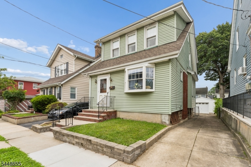 30 Bremond St