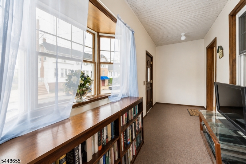 30 Bremond St