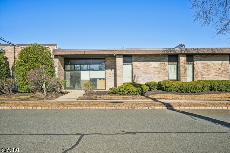 25 E Willow St.