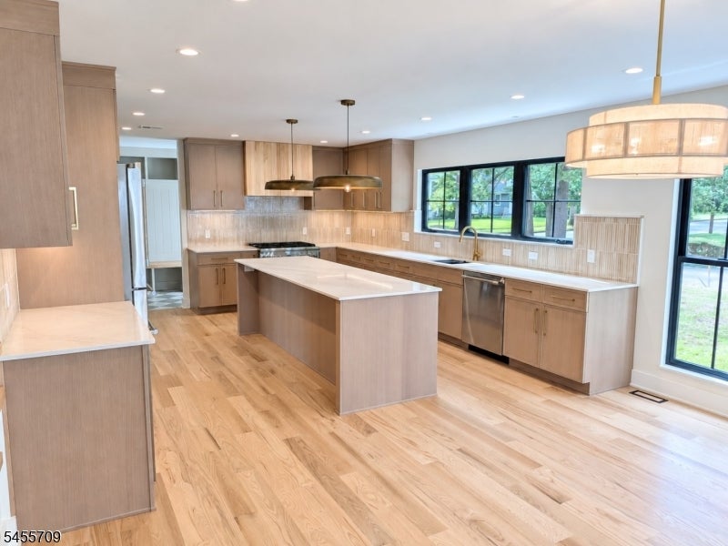2 Byron Ct
