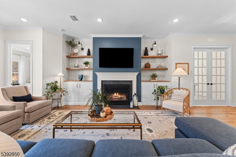 40 Sanctuary Ln