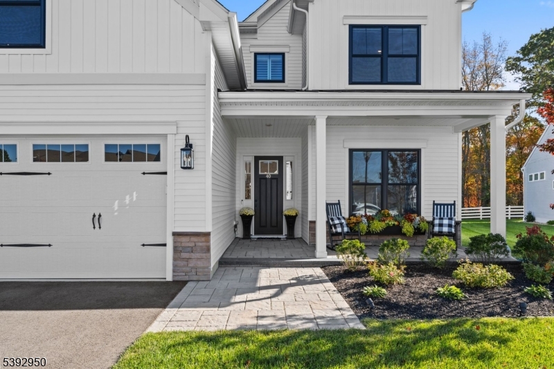 40 Sanctuary Ln