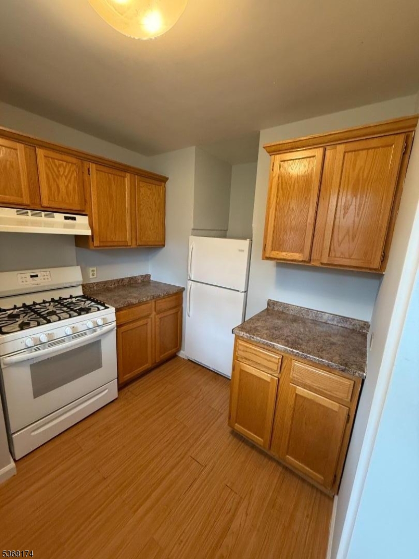 168 Gordonhurst Ave J2