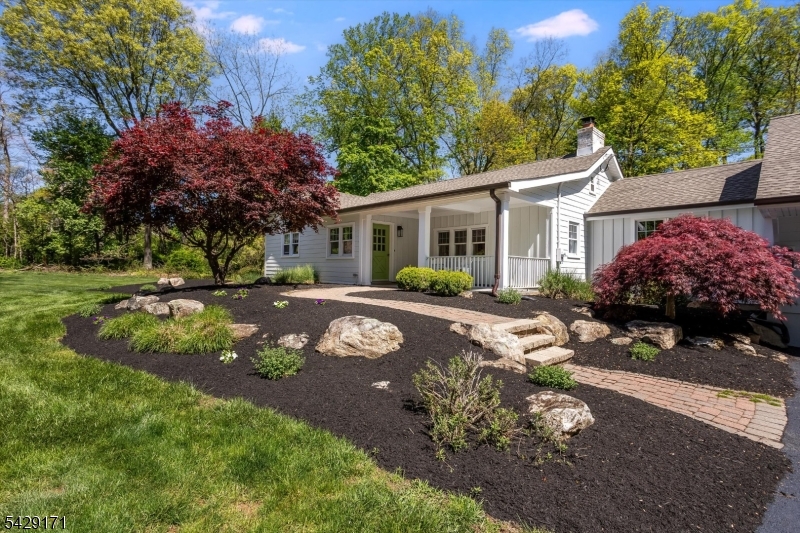 3 Laurel Pl