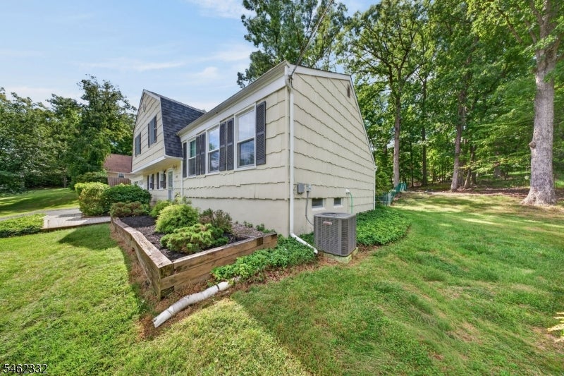 1163 Colonial Way