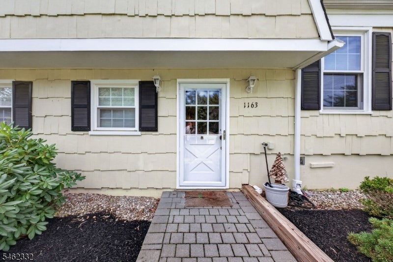 1163 Colonial Way