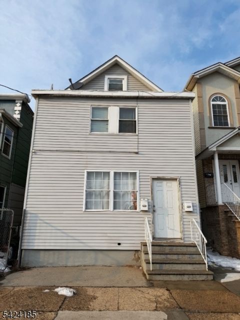 221 Center St Elizabeth City NJ 07202