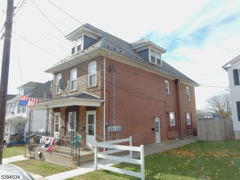 343 THOMAS ST. 3