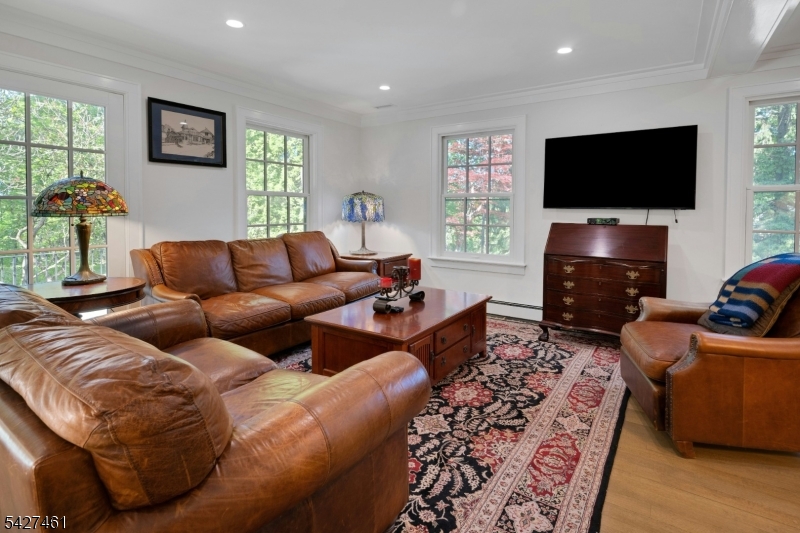 4 Farview Ave
