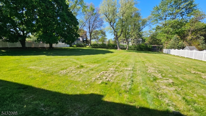 8 Hillside Rd