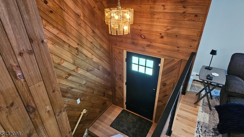 8 Hillside Rd