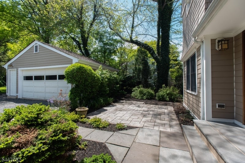 30 Gates Ave