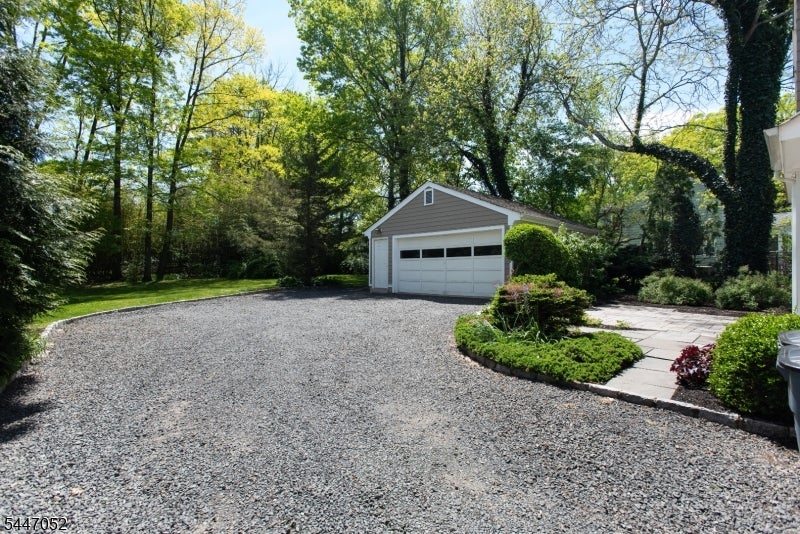 30 Gates Ave