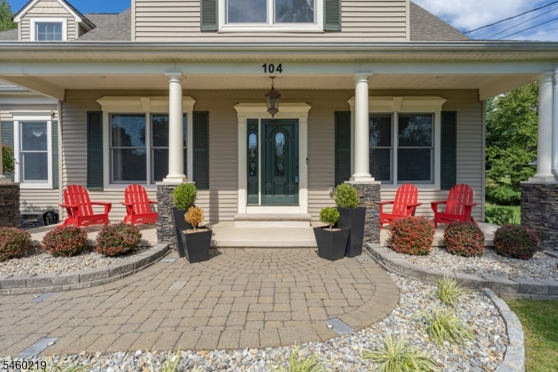 104 Robbins Rd