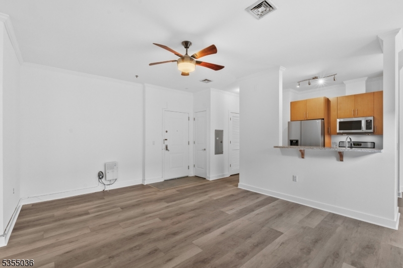 172 Culver Ave 206