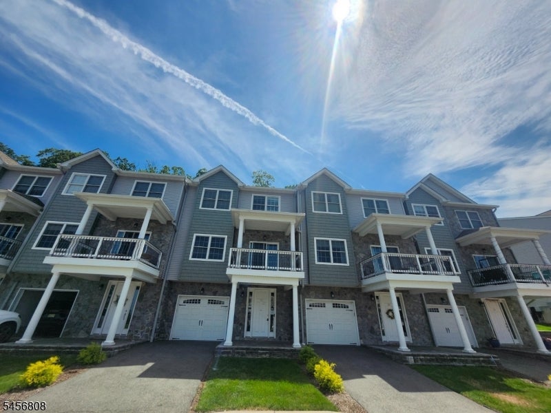 65 Halina Ln