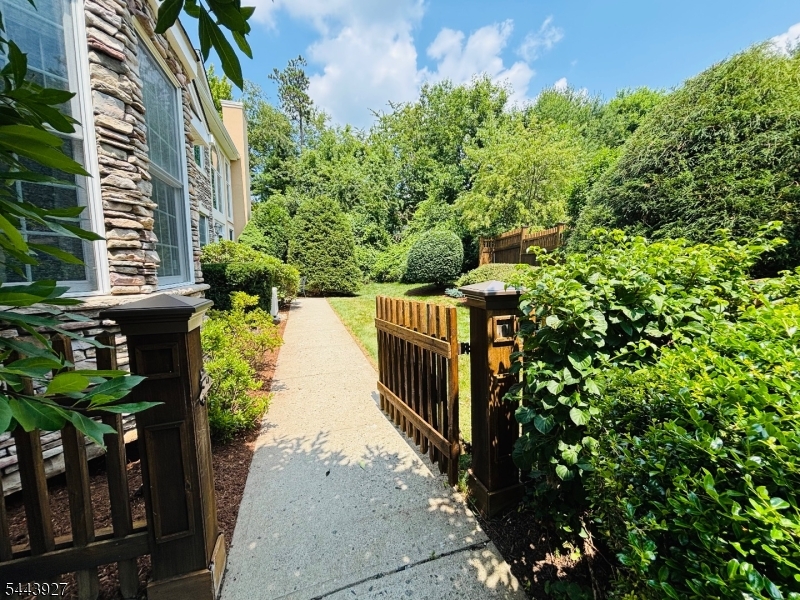 7 Dickerson Ct