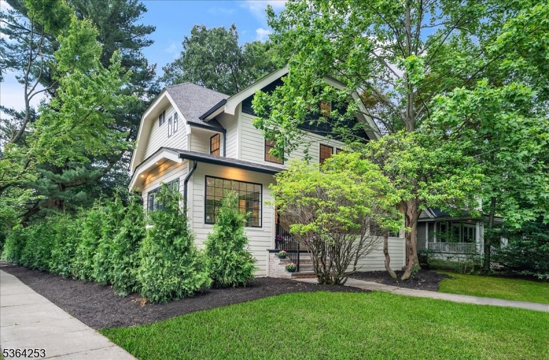 69 Christopher St