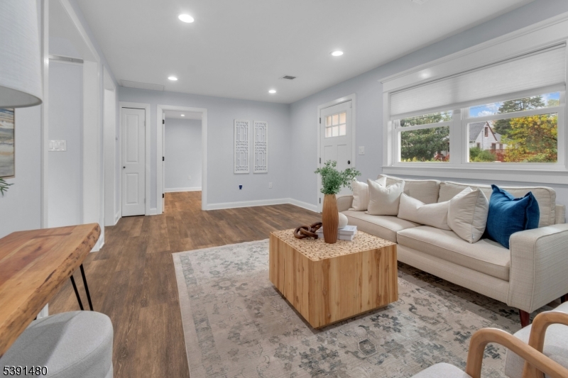 16 Irwin Ave