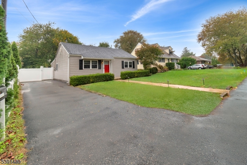 16 Irwin Ave