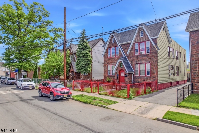 200 Eastern Pkwy