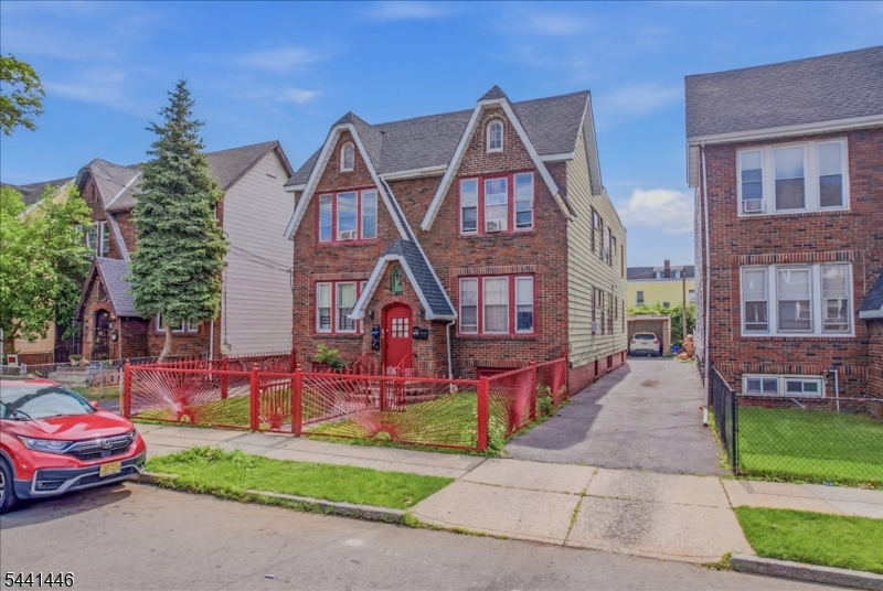 200 Eastern Pkwy