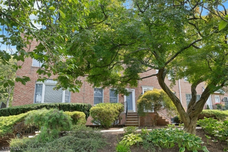 30 Elm St 30C