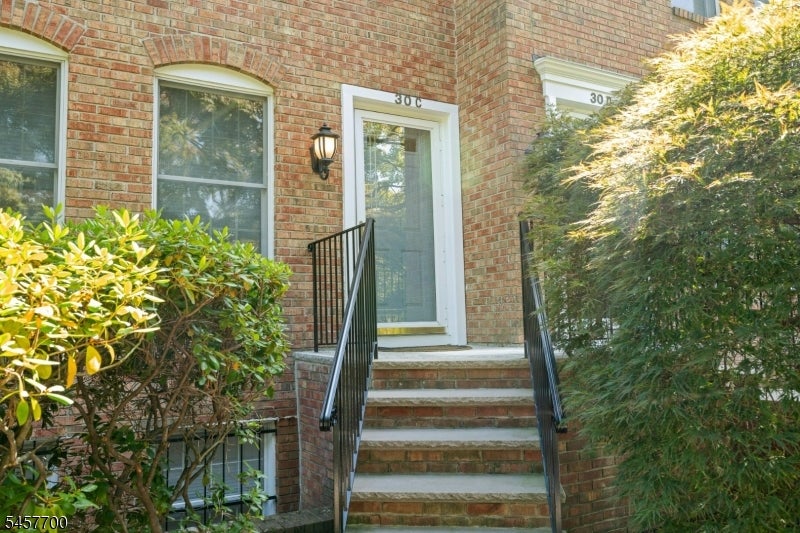 30 Elm St 30C