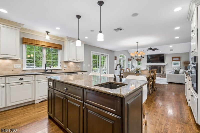 22 Midvale Dr