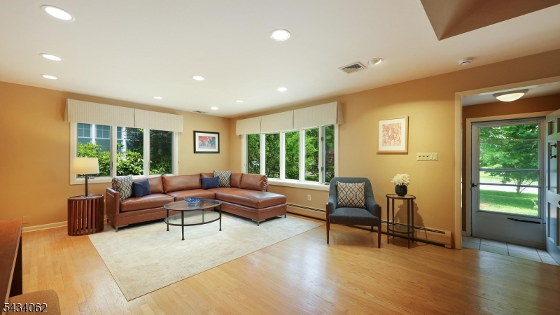 738 Boulevard