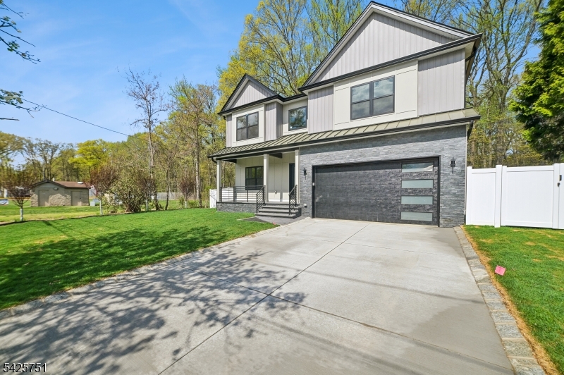 136 Irwin St