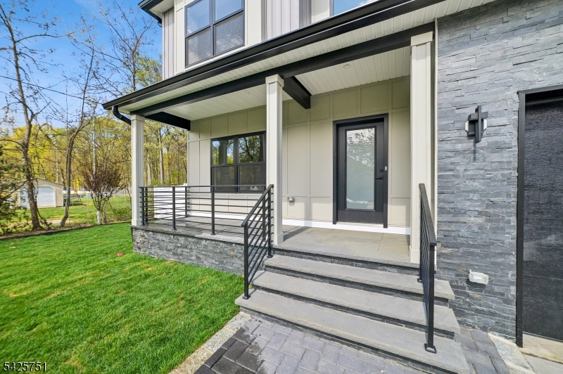 136 Irwin St