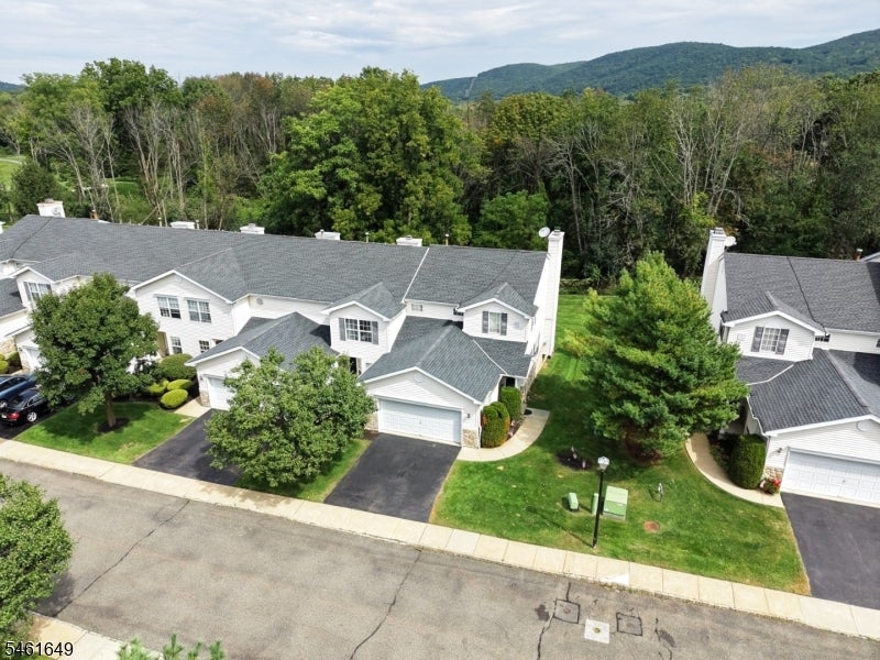 51 Lakeview Dr