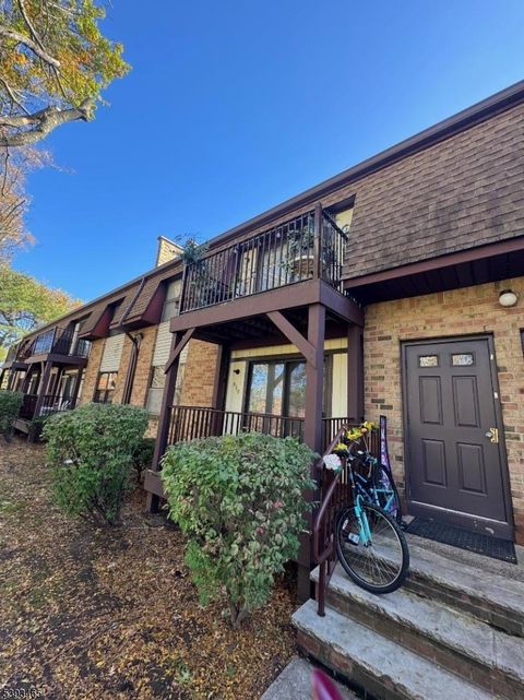 Photo of 910 N Oaks Blvd, North Brunswick, NJ 08902 (MLS # 3994505)