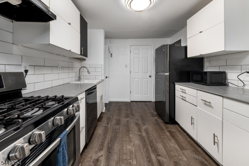 35 Bayonne Dr
