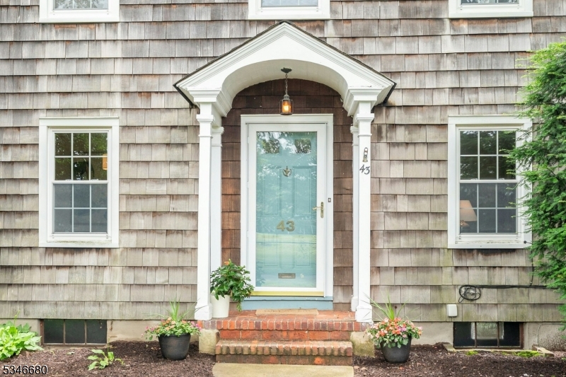 43 Essex Ave