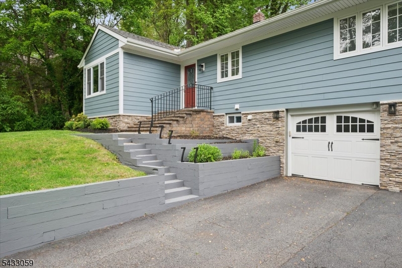 47 W Lake Blvd